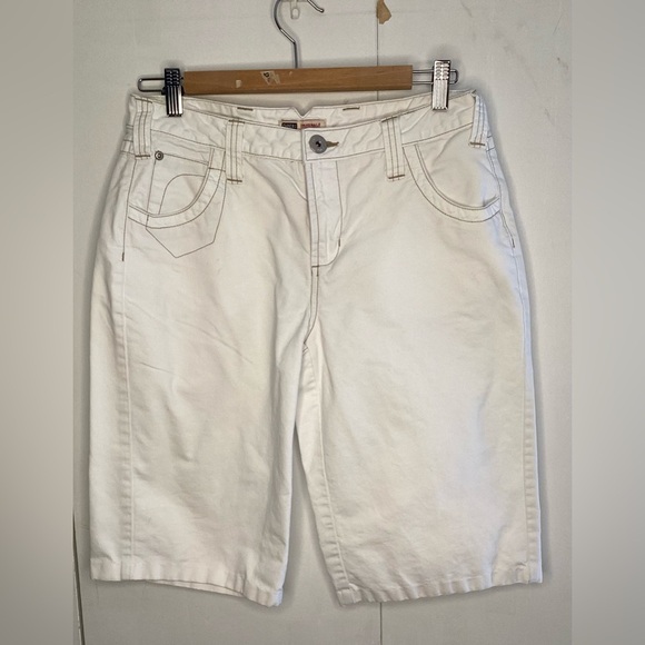 White faded glory cotton shorts size 6 - Picture 1 of 8
